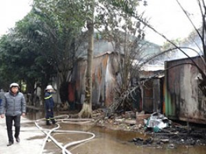 Cháy tại bãi gửi xe cạnh chung cư trong Khu đô thị Xa La